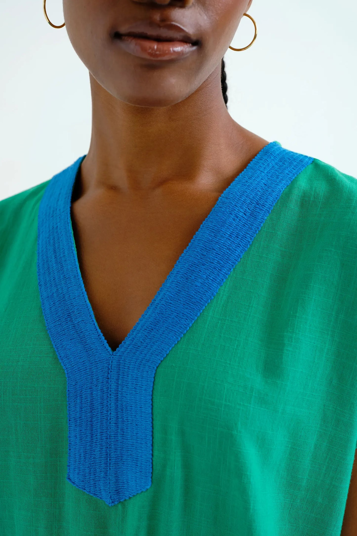 Long green kaftan with blue neckline