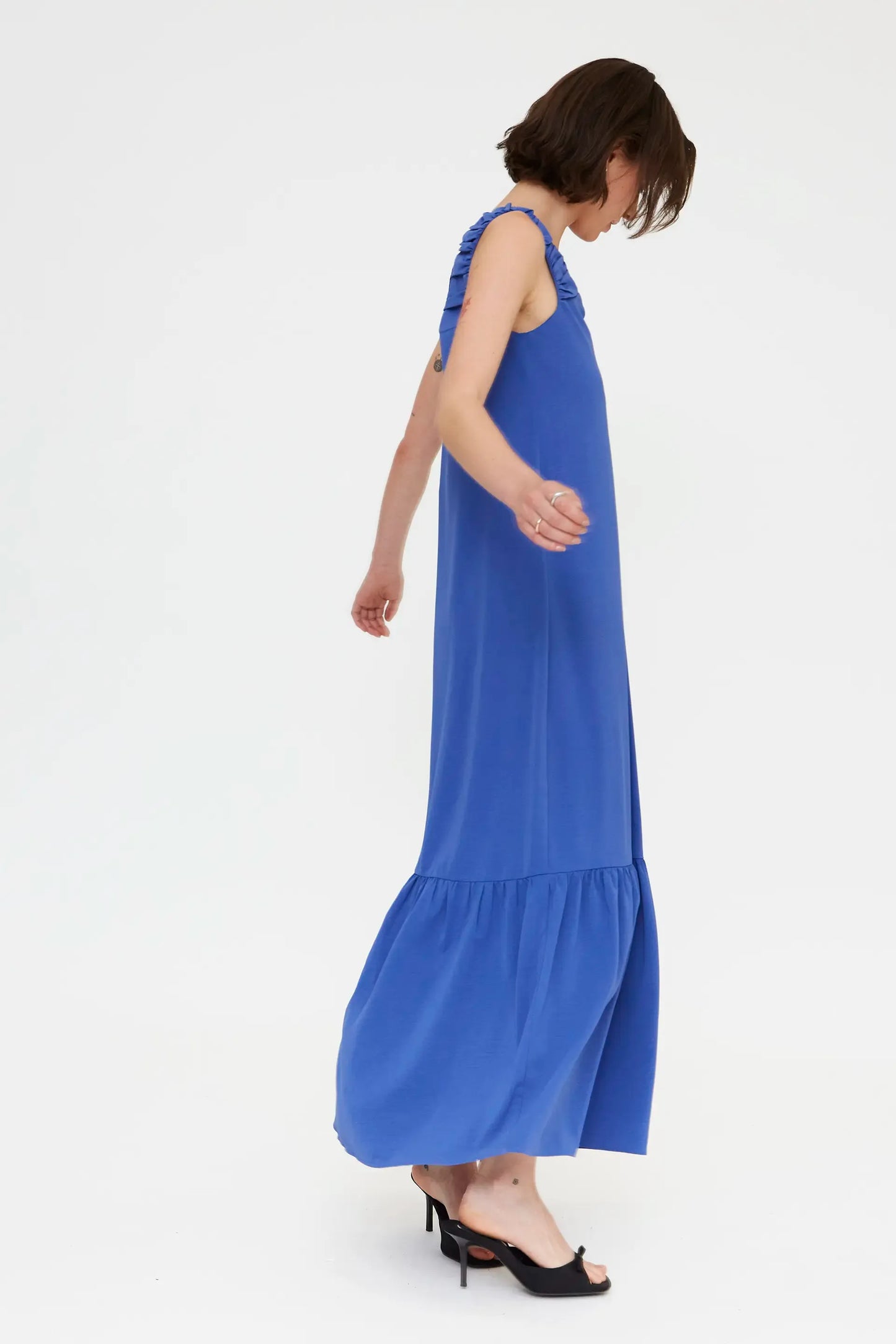 Long blue dress with a V-neck