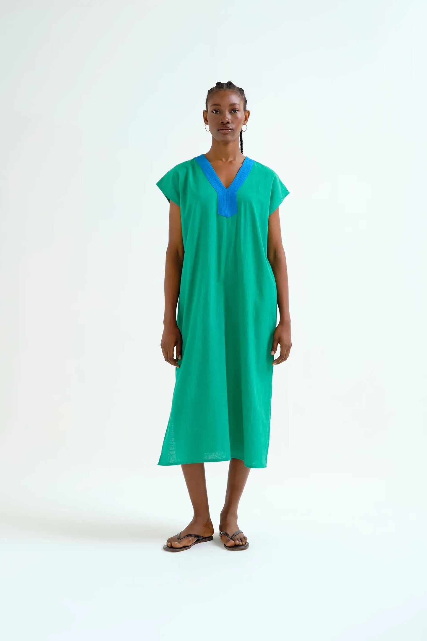 Long green kaftan with blue neckline